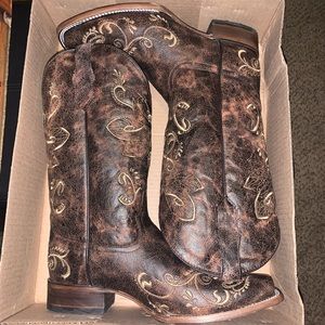 Brand new - never worn- cowgirl boots.